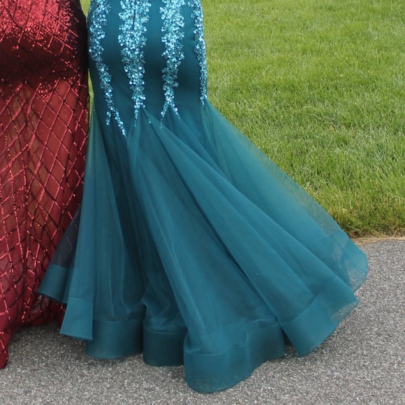 Blue mermaid prom dress ! Beautiful , worn once for prom in 2018 - Picture 2 of 4